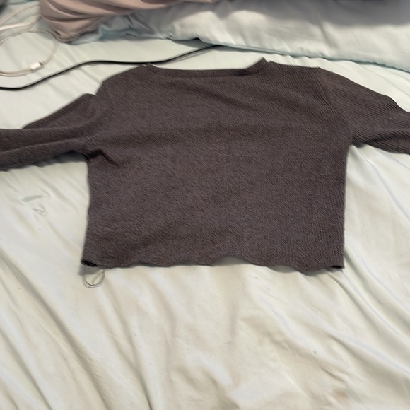 Gray top size small - Picture 2 of 2